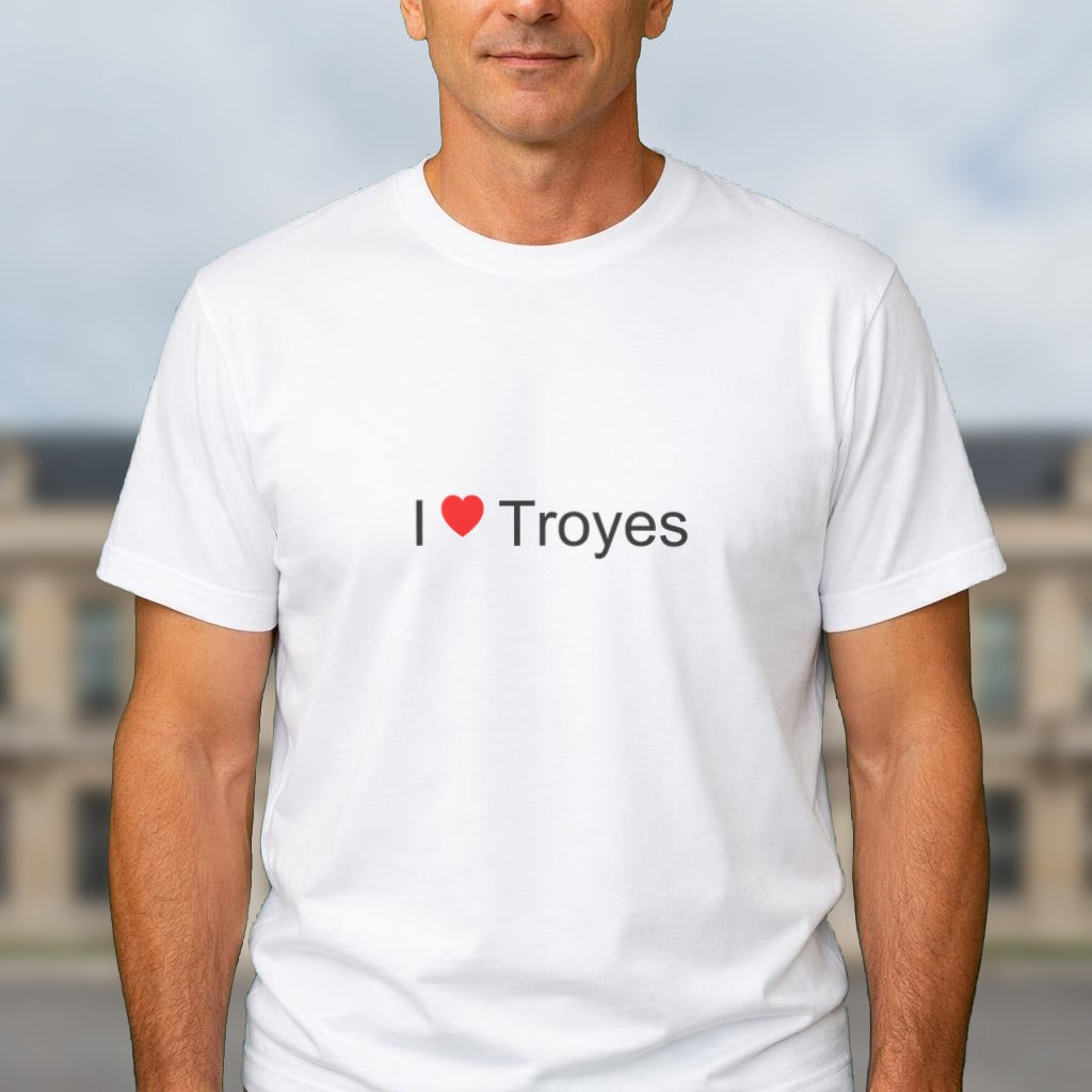T-shirt I love Troyes porté
